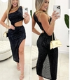 Vestido maxi midi um ombro só com decote lateral e fenda festa paetê preto