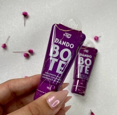 DANDO O BOTE GEL DESLIZANTE ANAL VIBRANTE 18G PEPPER BLEND