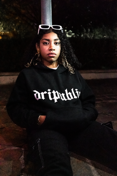 Hoodie "Dripublic $tudios Just Better" en internet