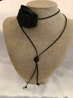 Collar rosa negra