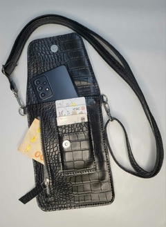 Porta celular AMELI - Croco - comprar online