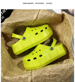 Imagem do Sandália Feminina Estilo Crocs Plataforma Confortável