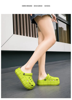 Imagem do Sandália Feminina Estilo Crocs Plataforma Confortável