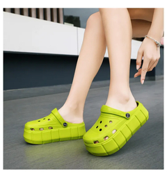 Imagem do Sandália Feminina Estilo Crocs Plataforma Confortável