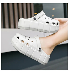 Sandália Feminina Estilo Crocs Plataforma Confortável