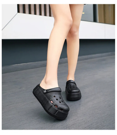 Imagem do Sandália Feminina Estilo Crocs Plataforma Confortável