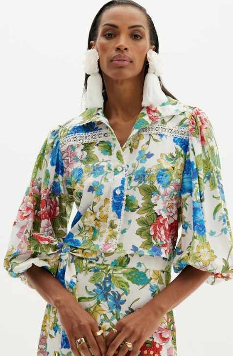 CAMISA CROPPED ESTAMPADA AMARANTE