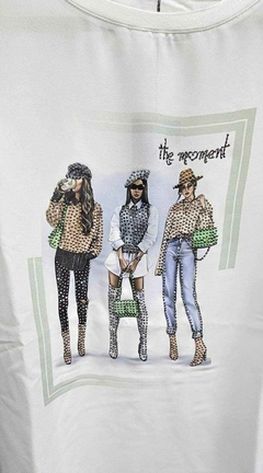 T-SHIRT CREPE ESTAMPA THE MOMENT VISCOLYCRA - loja online