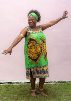 Vestido curto em tecido africano estampado verde