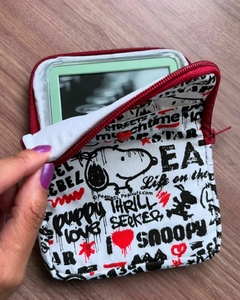 Capa pra Kindle com Zíper - Snoopy na internet