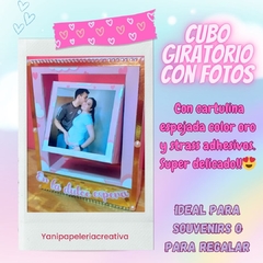 Cubo con fotos giratorio espejado