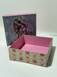 Caja decorativa Mujer Cinta 20X20X7 - comprar online