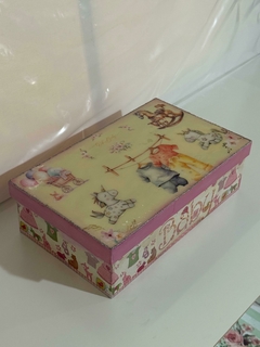 Caja para bebe Rosa con Caballitos - comprar online