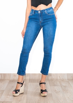 JEANS SKINNY TIRO ALTO TONO MEDIO REF 11502