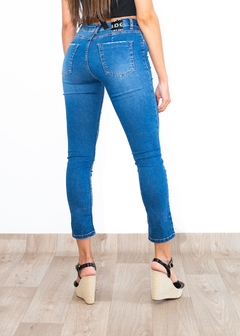 JEANS SKINNY TIRO ALTO TONO MEDIO REF 11502 en internet