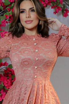 Vestido Midi Princesa em Renda na internet