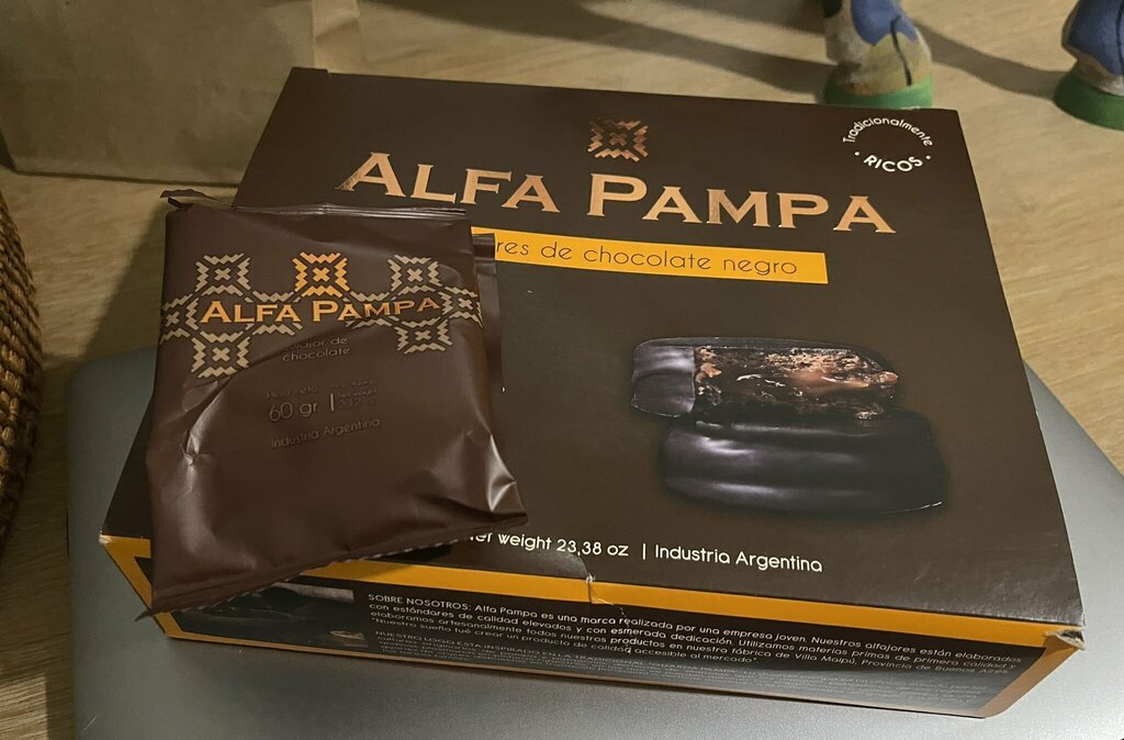 Alfajor de chocolate  Pamparugstore.com productos argentinos en