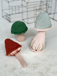 Trio de Cogumelos de croche com linha de algodão.