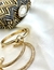 Bracelete dourado torcido na internet