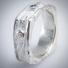 Anillo Flow con turmalina azul en internet