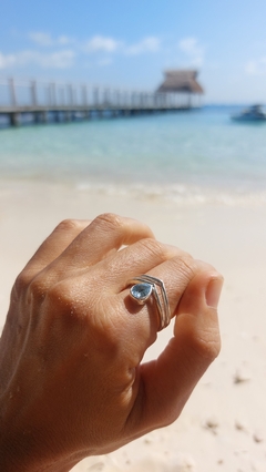 Anillo Olas con topacio azul - comprar en línea