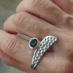 Anillo Sprawl con turmalina verde - comprar en línea