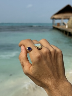 Imagen de Anillo Encounter con ópalo de fuego y tanzanita