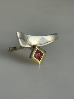 Anillo Sprawl con turmalina rosa