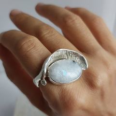 Anillo Cuddle con Piedra de Luna