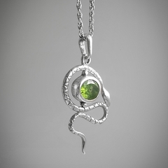 Colgante Koatl con peridoto