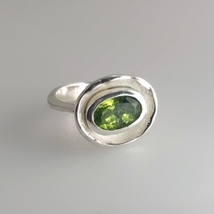 Anillo Shelter con Peridoto