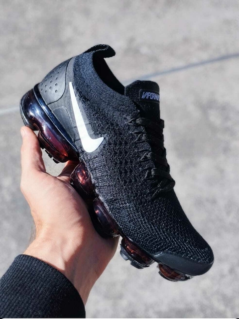 vapormax 2.0 negra pipa blanca Comprar en stock 1