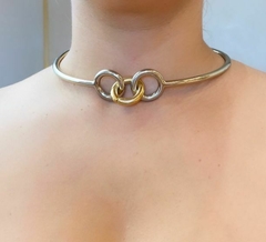 CHOKER ARO PRATA COM ARGOLA DOURADA - comprar online