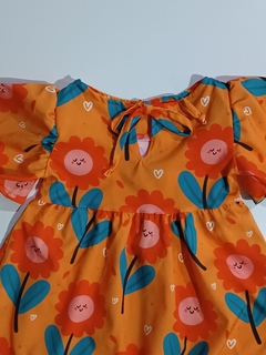 Vestido Laranja com Estampa de Flores na internet