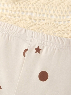 Pantalones con estampado de luna y estrella en internet