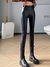 Calças legging em couro sintético na internet