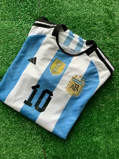 camiseta AFA campeón del mundo 2022 (Dorsal de Messi) en internet