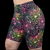 Bermuda fitness legging com estampa colorida em fundo preto, ideal para treinos.