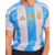 camisa-seleção-argentina-2024-25 -masculina-torcedor-adidas-+-Patch-de-campeão-do-mundo-branca-azul