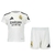 Kit infantil do Real Madrid I 2024/2025, composto por camiseta branca e calção, com logo da Adidas e patrocinador Emirates.