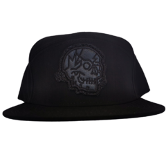 gorra siempre fuertes (black over black)