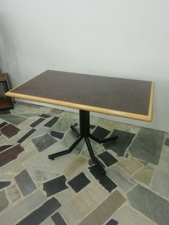 Mesa de formica rectangular borde laqueado - Exposición Alberdi