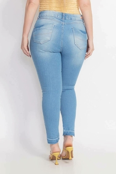 Calça Jeans Feminina Skinny Midi Plus Size Biotipo Cintura Alta na internet