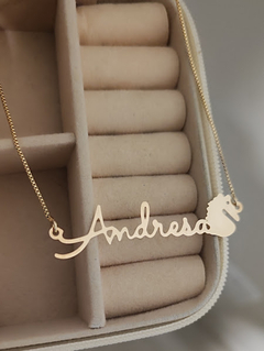 Colar Nome Andresa Personalizado a Pronta Entrega com detalhe de cavalo