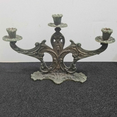 Par de candelabros em bronze para 3 velas cada. - comprar online