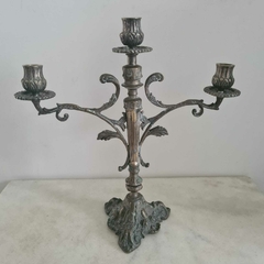 Par de candelabros para três velas em bronze todo trabalhado - comprar online