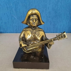 Escultura tipo nordestino com viola