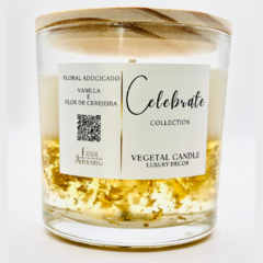 Vela m - Celebrate Gold - Vanilla & Flor de Cerejeira 
