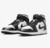 Air Jordan 1 Mid "Black and White" na internet