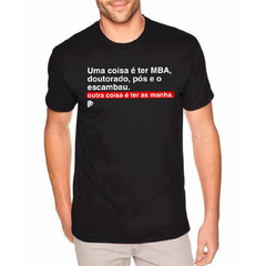 T-Shirt Uma coisa é ter MBA, doutorado, pós